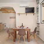 度假居 Ira's House