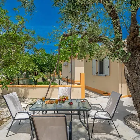 בית נופש Ira's House סאמי